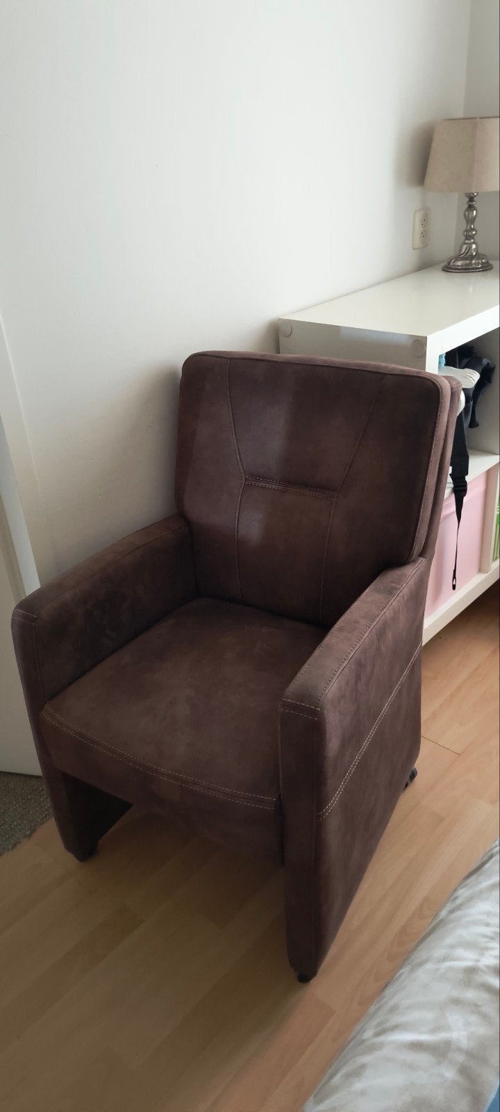Comfortabele bruine fauteuil - Zo goed als nieuw, Huis en Inrichting, Fauteuils, Ophalen, 75 tot 100 cm, Zo goed als nieuw, Modern, Tijdloos