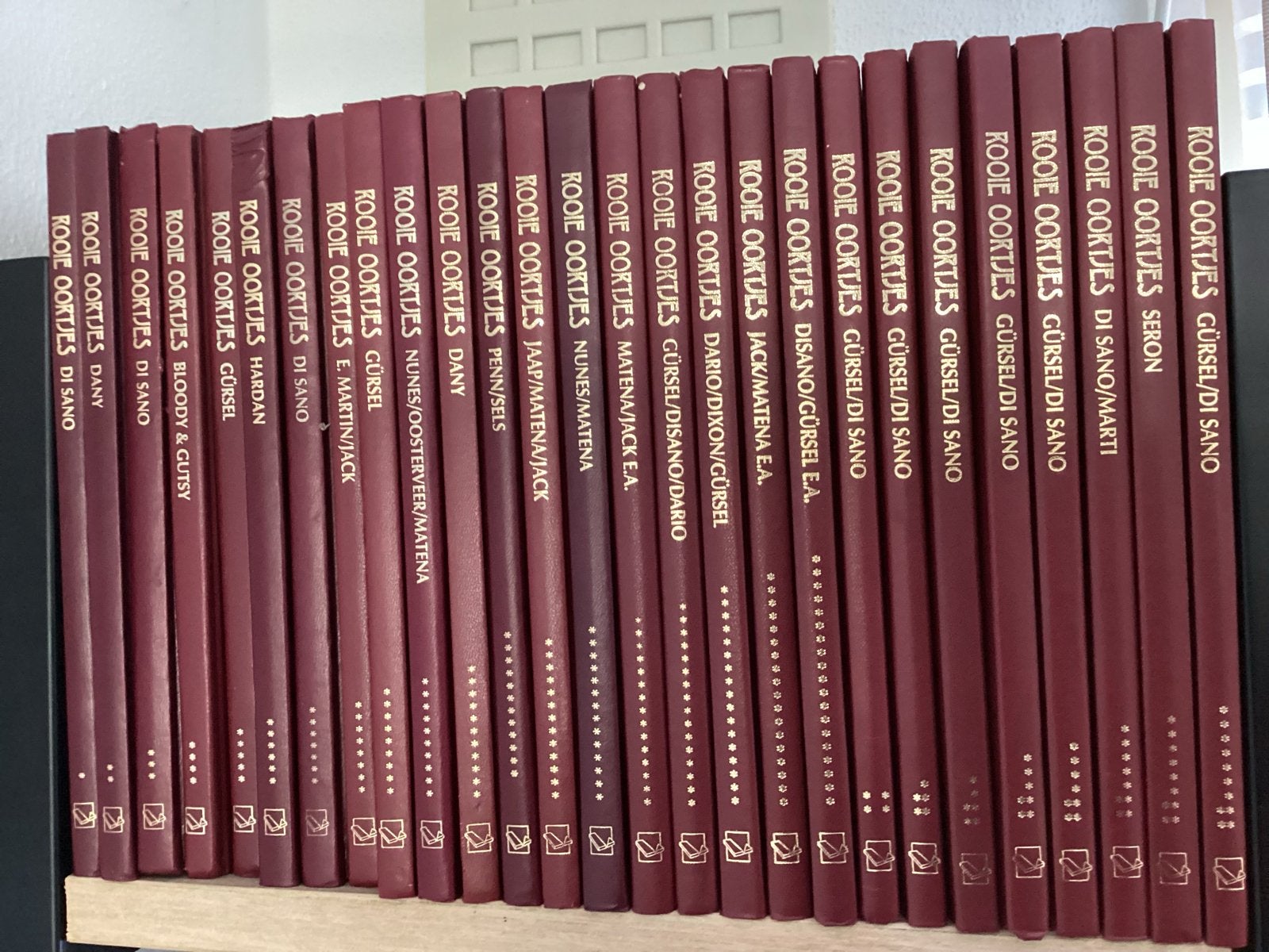 Rooie Oortjes Hardcover deel 1 t/m 41, Boeken, Complete serie of reeks, Ophalen of Verzenden, Gelezen