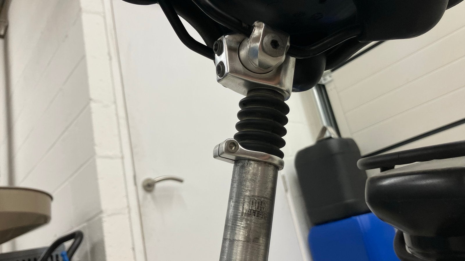 Verende zadelpen 27,2 mm, Fietsen en Brommers, Fietsonderdelen, Gebruikt, Zadel, Aluminium, Elektrische fiets, Ophalen
