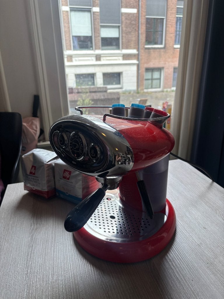 illy Francis Iperespresso Rood koffie apparaat, Ophalen, Koffiepads en cups, Espresso apparaat, Zo goed als nieuw
