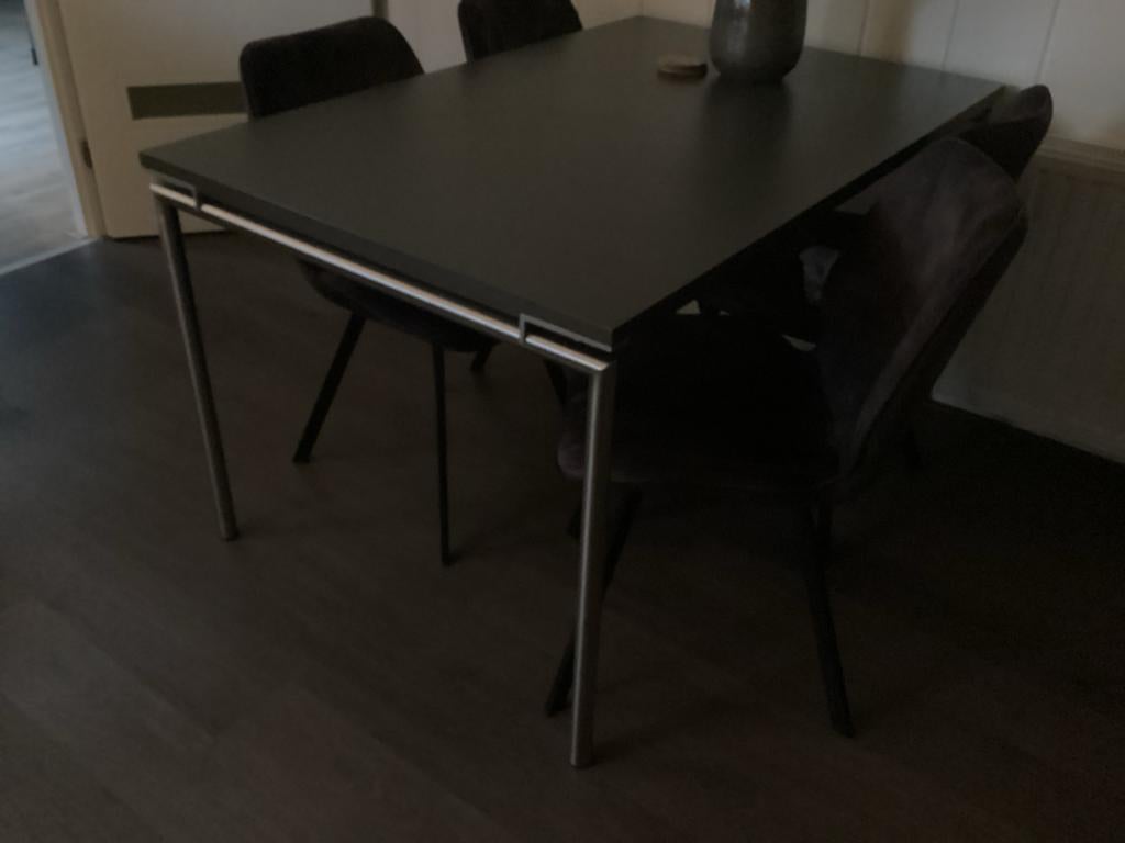 Moderne eettafel met metalen onderstel, Huis en Inrichting, Tafels | Eettafels, Ophalen, 100 tot 150 cm, 50 tot 100 cm, Zo goed als nieuw