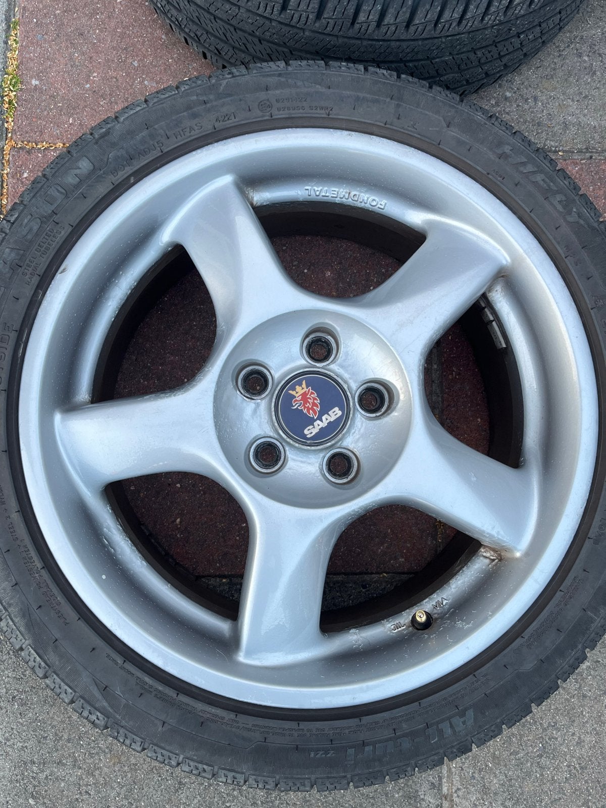 Saab Alu40 Fondmetal 17 inch velgen met all-season banden, Ophalen, Gebruikt, Saab