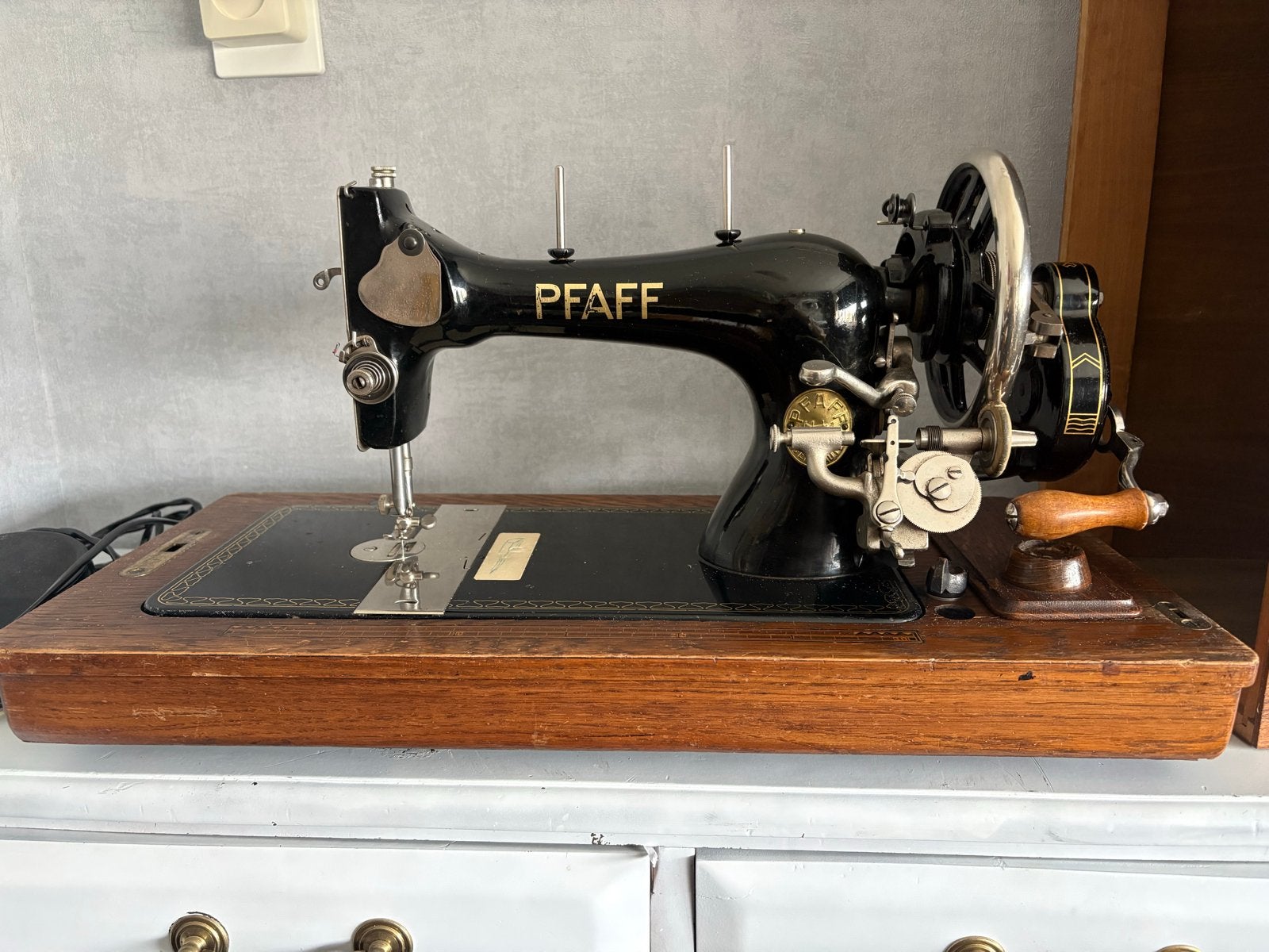 Antieke Pfaff Naaimachine met Originele Houten Koffer, Ophalen