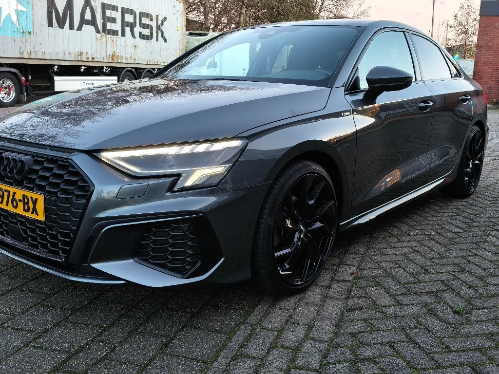 Audi A3 30 TFSI S-Tronic 2023 Daytona Grijs Black Edition, Auto's, 1055 cc, Leder en Stof, Origineel Nederlands, 115 pk