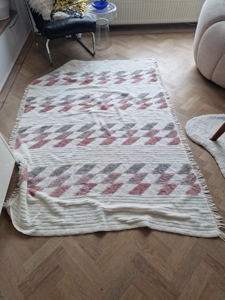 Sprei of vloerkleed. Chenille. Warm wit met oud roze, Ophalen of Verzenden
