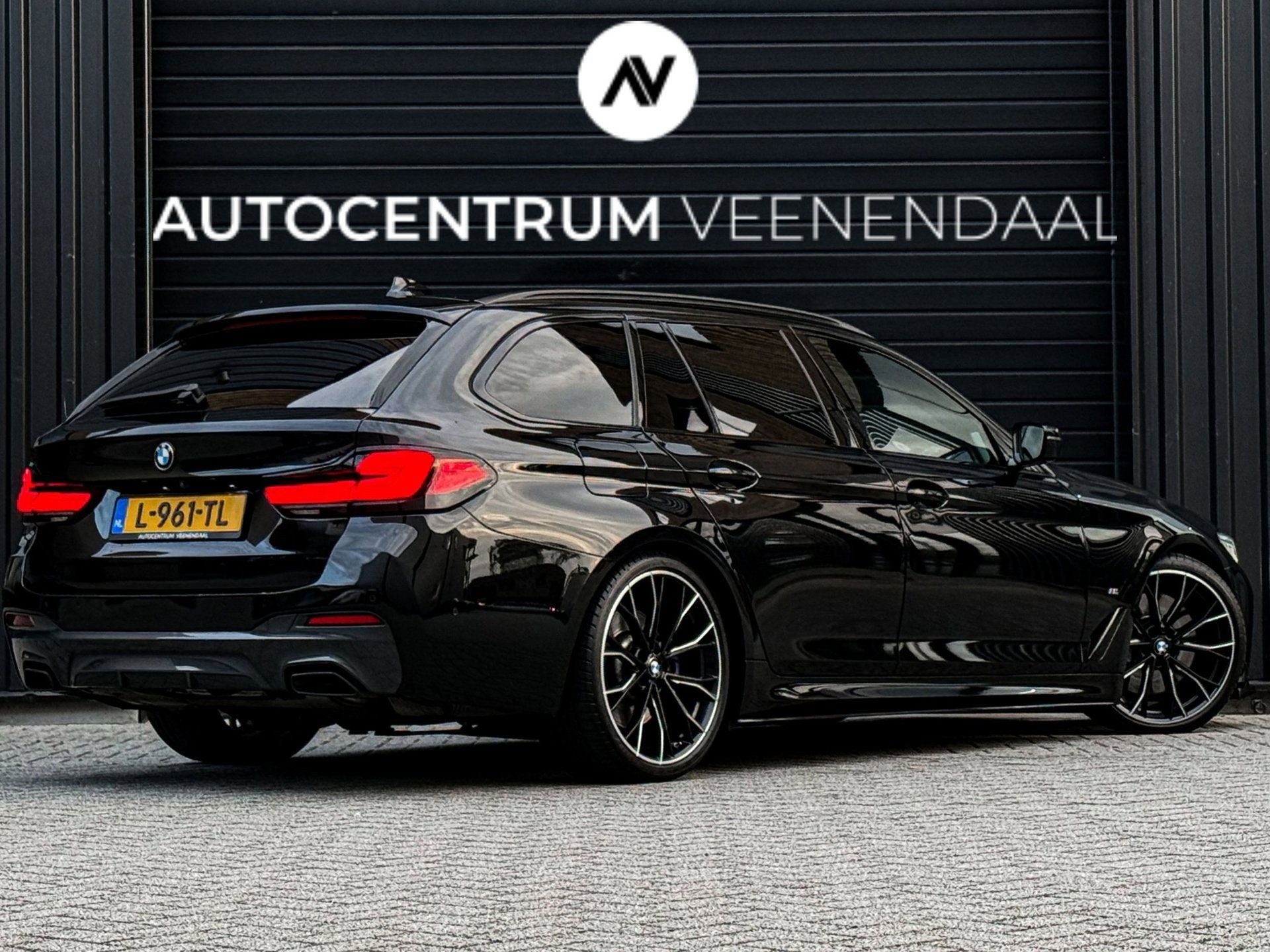 BMW 5-serie Touring 540i xDrive LCI 3X M-SPORT PANO/B&W/LASE, Auto's, Automaat, Dealer onderhouden, Gebruikt, 2000 kg