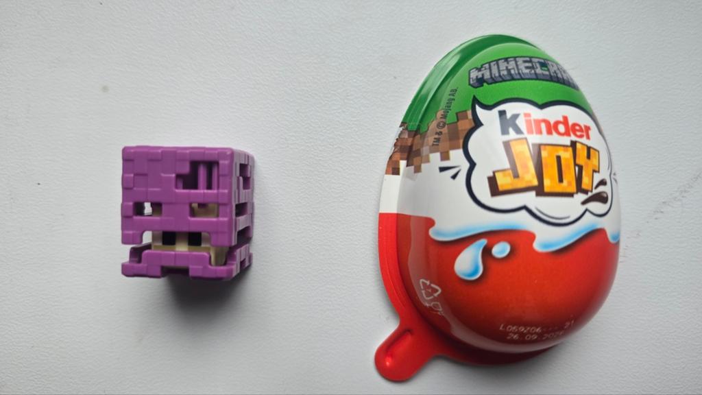 Kinder Joy Minecraft Verrassingsei met Enderman figuur, Ophalen of Verzenden, Jongen of Meisje