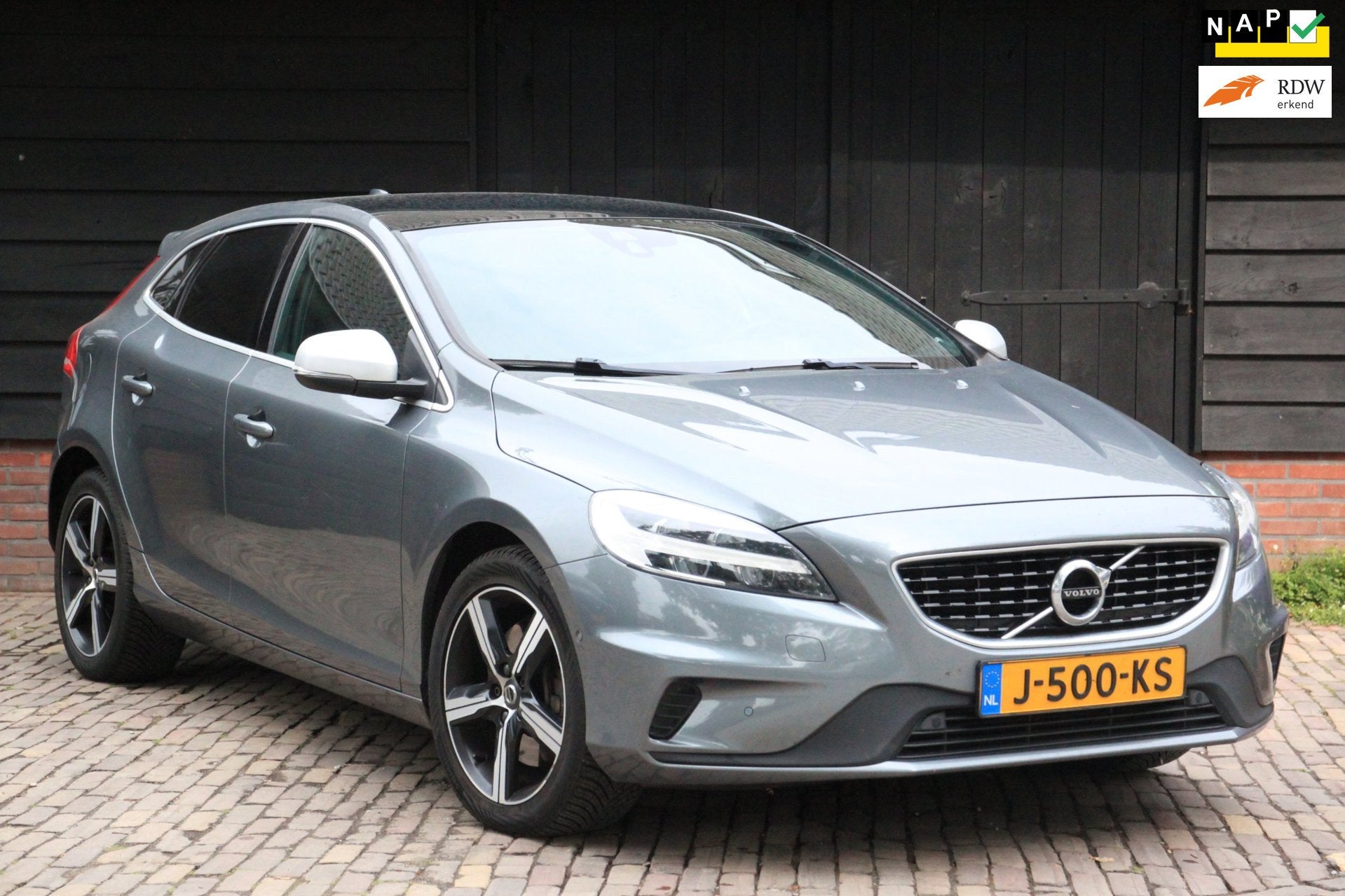 Volvo V40 1.5 T3 Sport R Design/Panorama/Camera/Parkeersenso, Auto's, Volvo, 4 cilinders, 700 kg, Origineel Nederlands, 152 pk