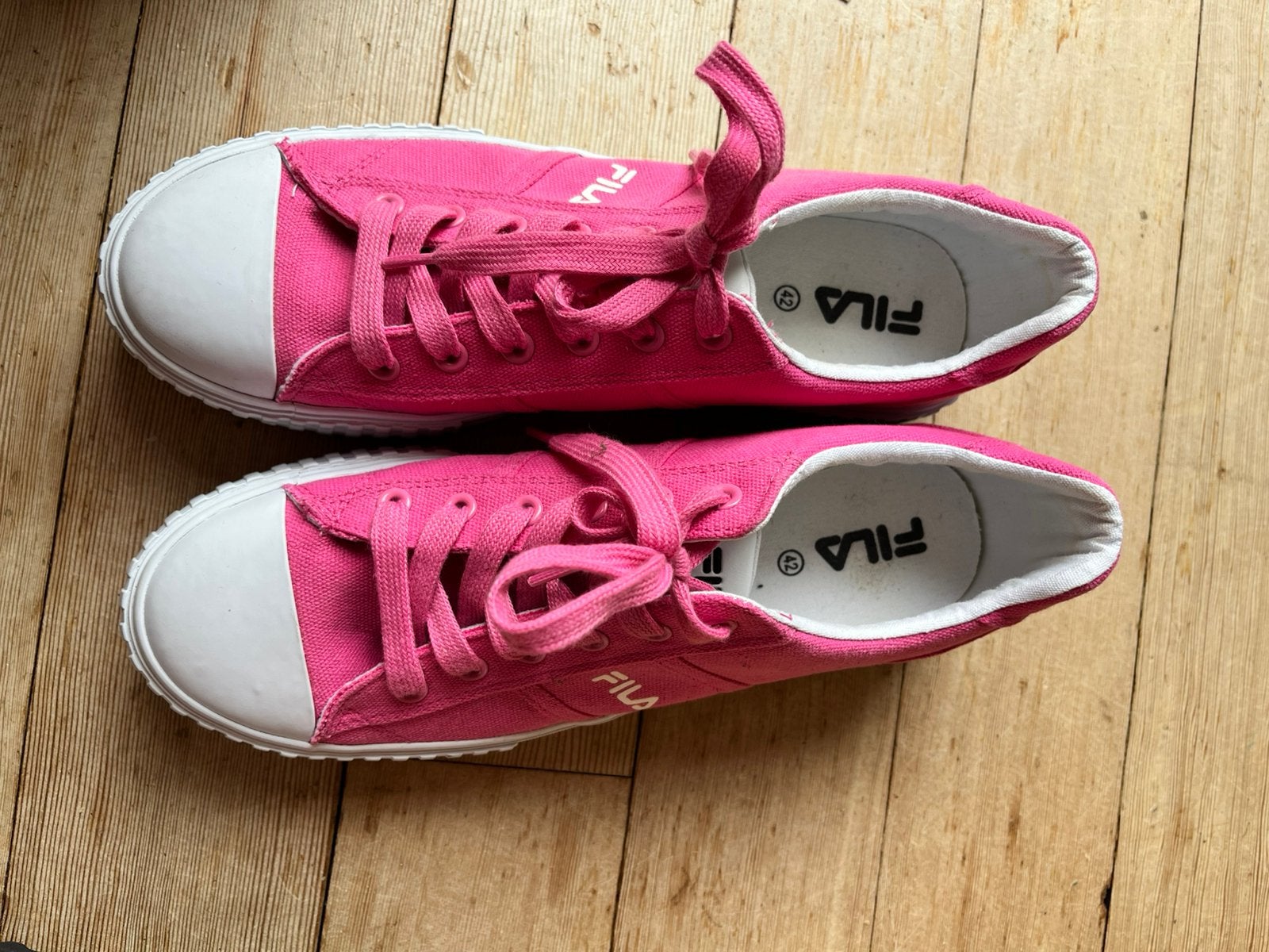 Roze Fila canvas plateau sneakers 42 Gay Pride World Pride, Overige kleuren, Ophalen of Verzenden, Sneakers of Gympen, Zo goed als nieuw