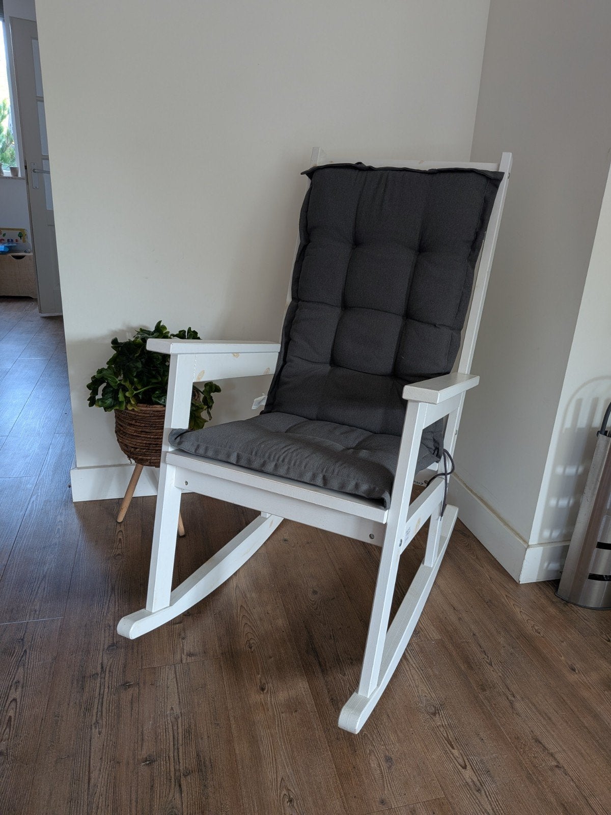 Amigo's Amiga's massief houten schommelstoel met kussen, Ophalen, Landelijk Modern, Gebruikt, Wit