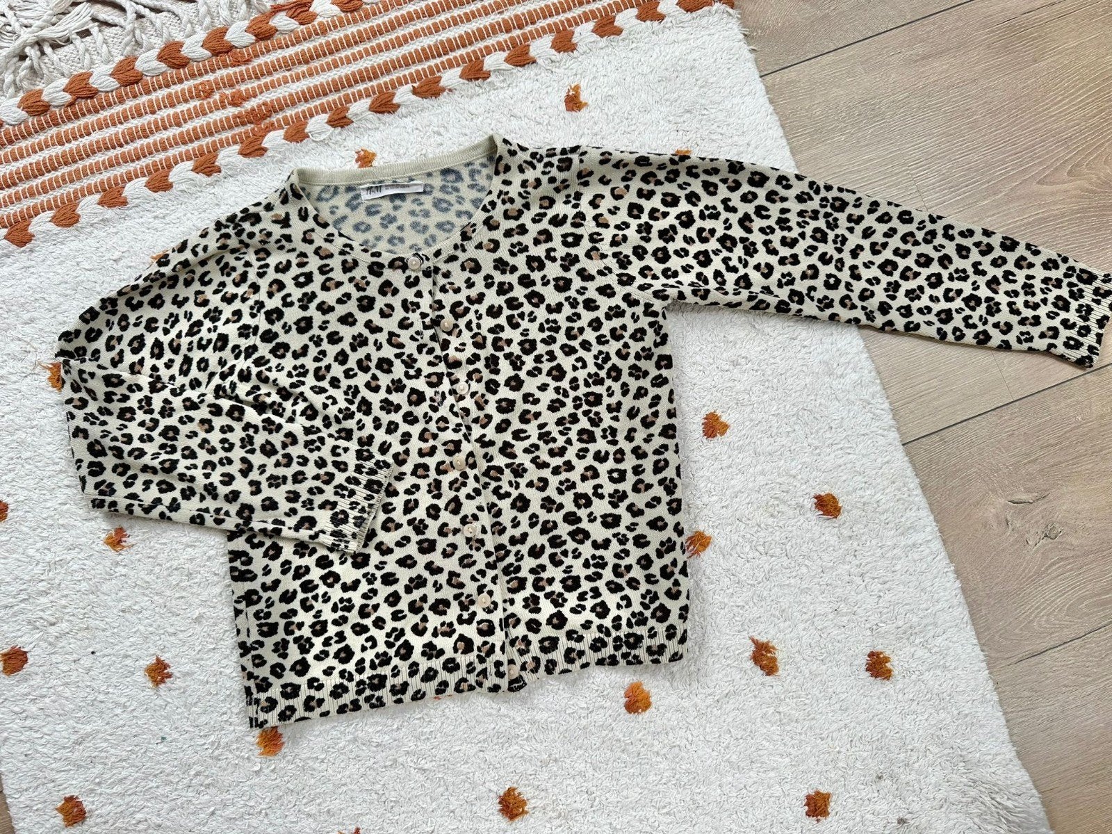 Wat een super mooi vest vestje panterprint zacht m 122 128, Kinderen en Baby's, Meisje, Trui of Vest, Ophalen of Verzenden, Zo goed als nieuw