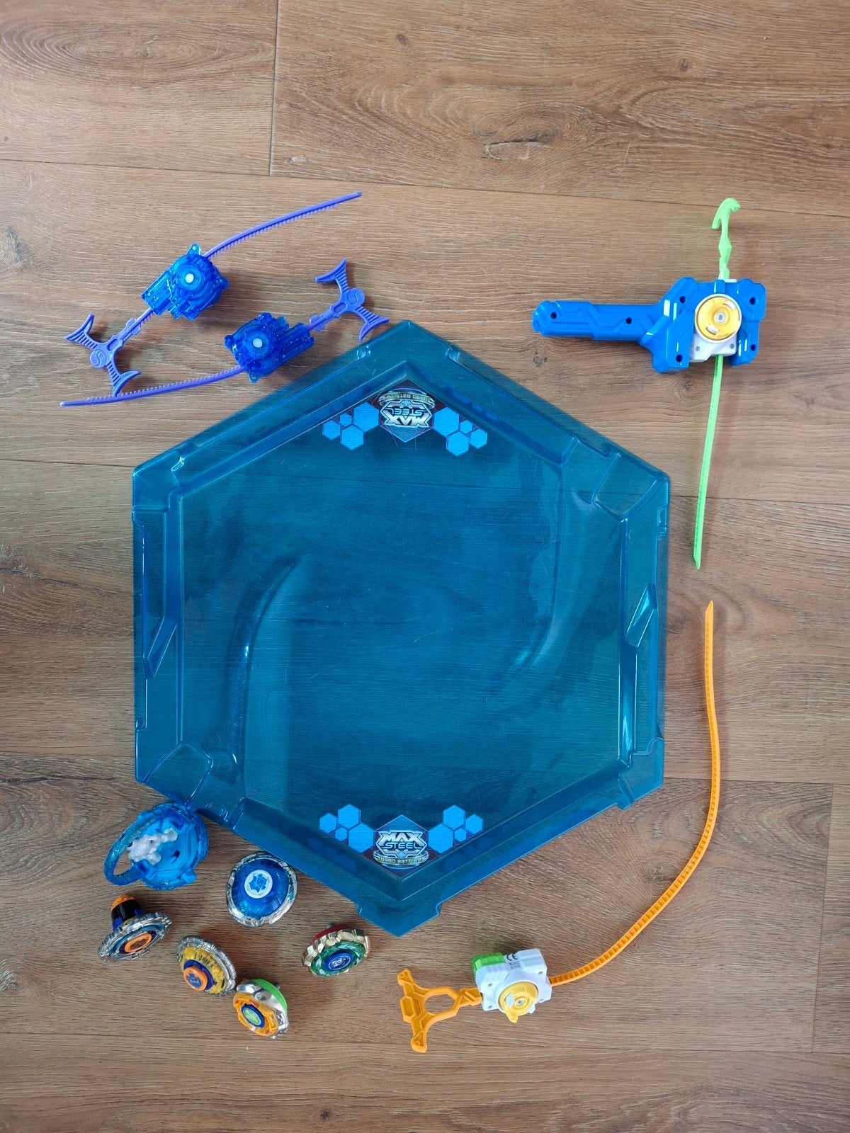 Beyblade Burst Arena met 4 Launchers en 6 Beyblades, Ophalen of Verzenden, Gebruikt, Jongen of Meisje