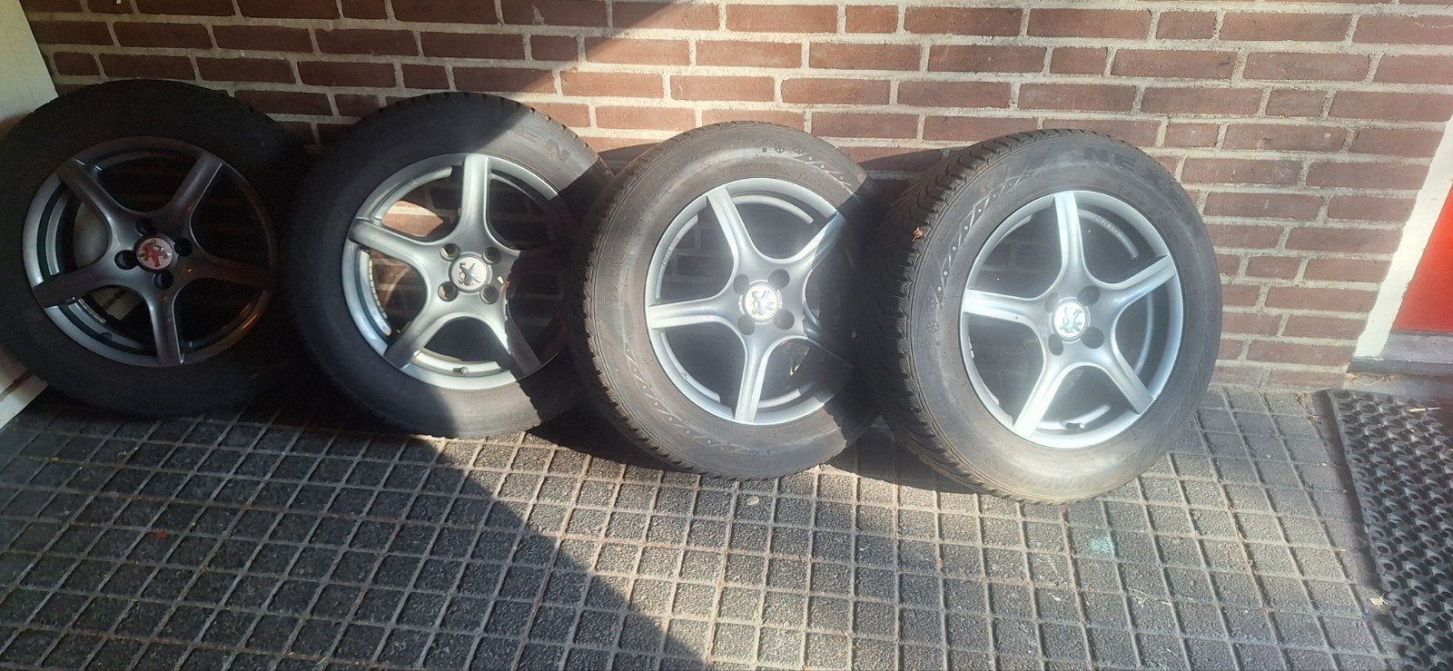 Gebruikte winterbanden met velgen - 215/60R16, Ophalen of Verzenden