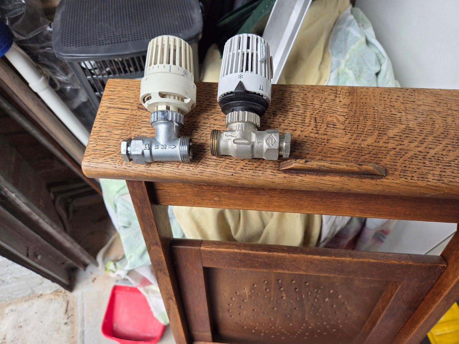 2 Radiator thermostaatkranen voor verwarming, Ophalen of Verzenden, Gebruikt, Overige typen, 30 tot 80 cm