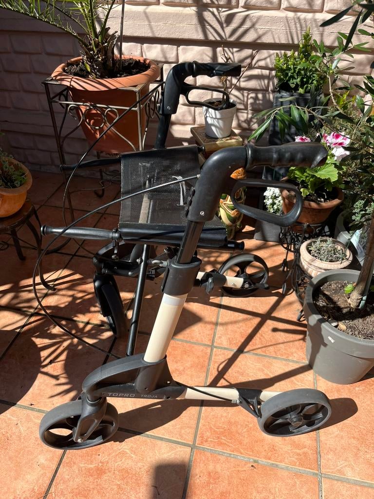 MOOI TOPRO TROJA ROLLATOR so goed als Nieuw, Ophalen, Zo goed als nieuw