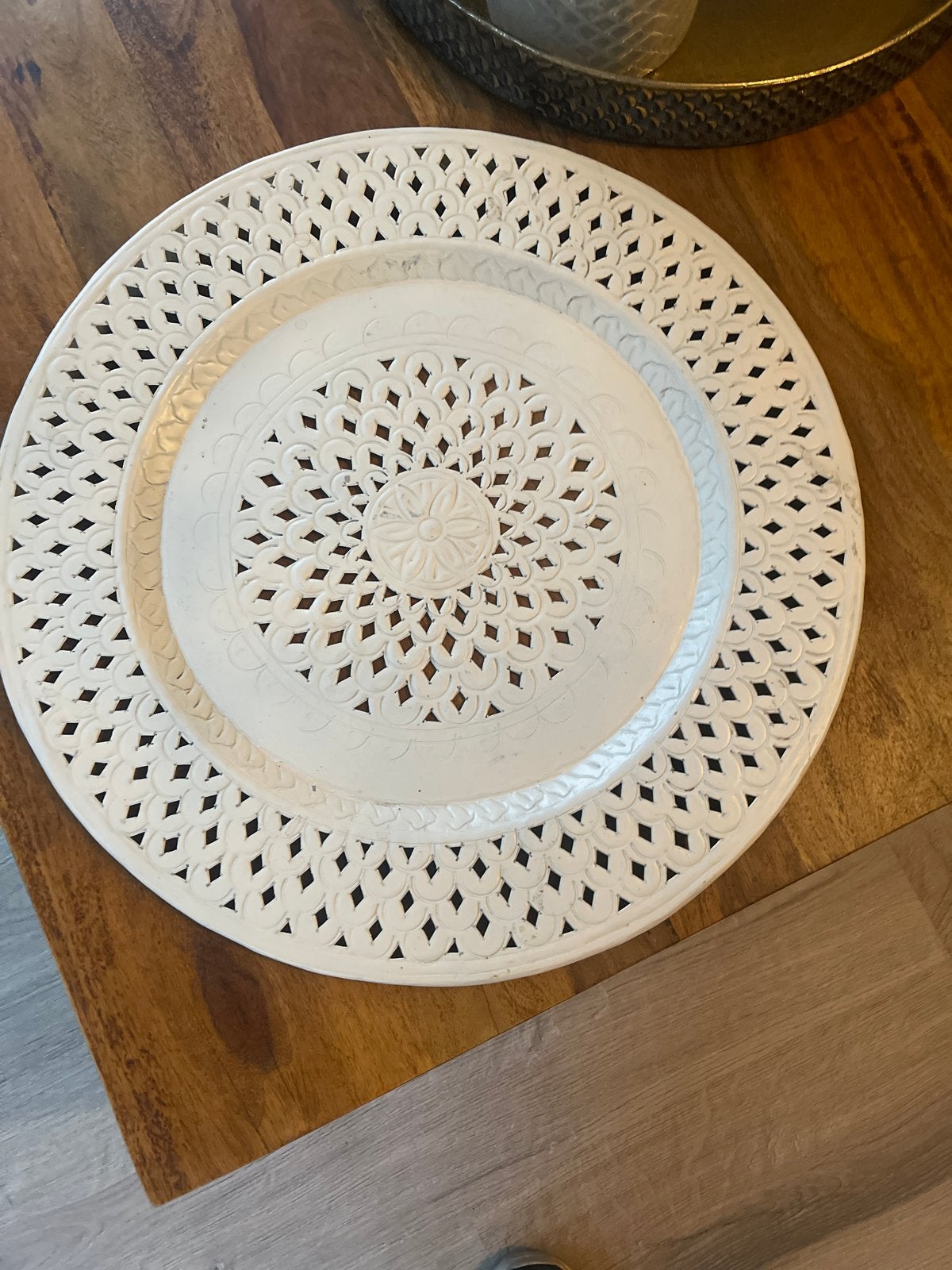 Decoratieve Dienbladen Set - Wit Metaal met Uitgesneden Patr, Ophalen, Gebruikt, Decoratieve rand, Rond