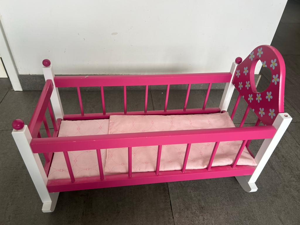 Roze poppenbedje met hartjes en bloemetjes, Ophalen, Zo goed als nieuw, Overige typen