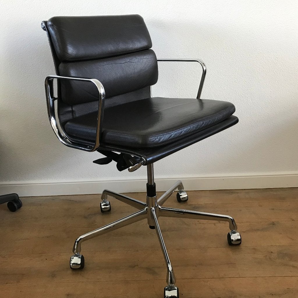 2 ZGAN Vitra Eames softpad Aluminium chair EA 217, Ophalen, Zwart, Zo goed als nieuw, Nvt