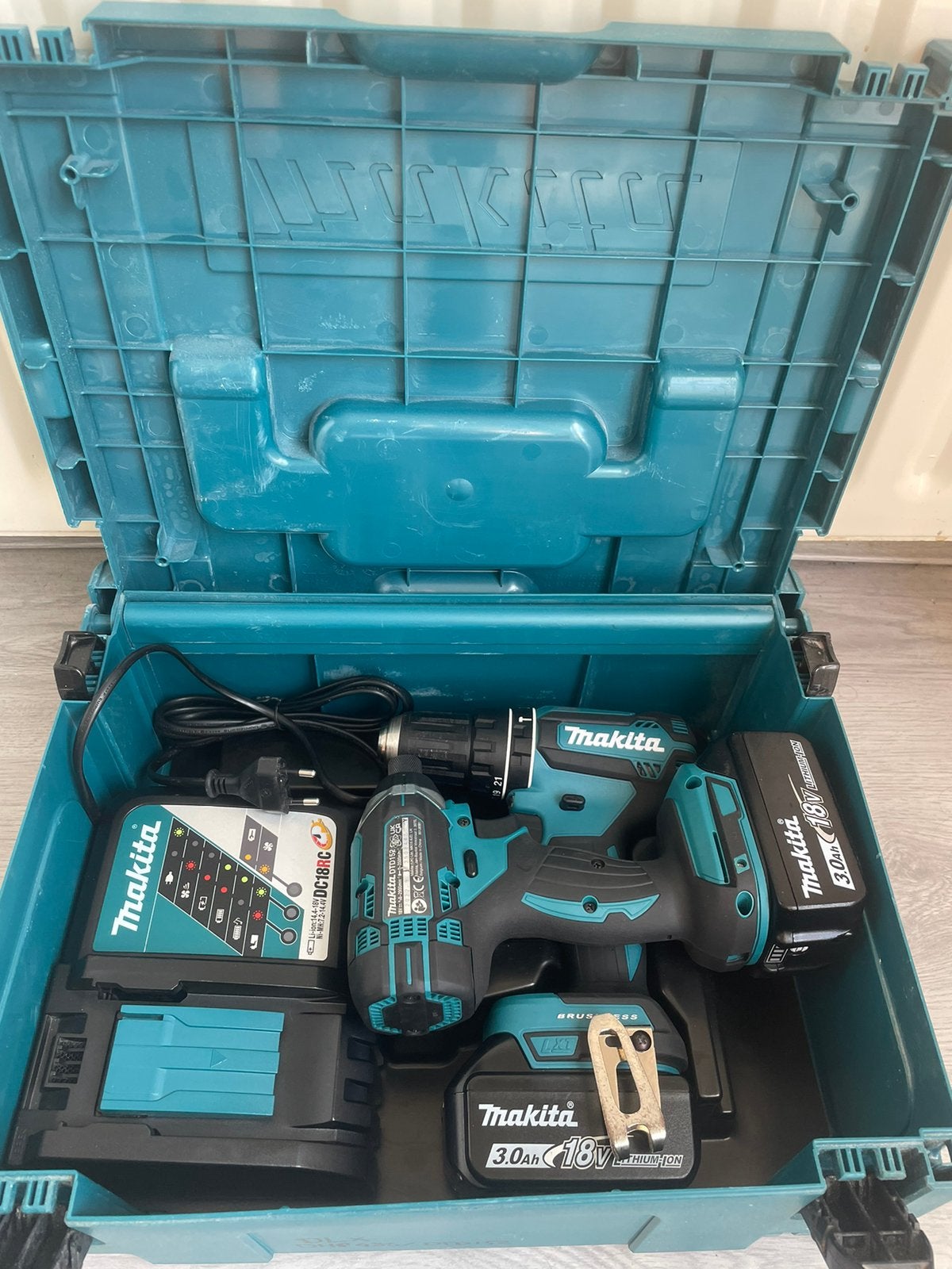 Makita DLX set, Ophalen, Zo goed als nieuw, Boormachine