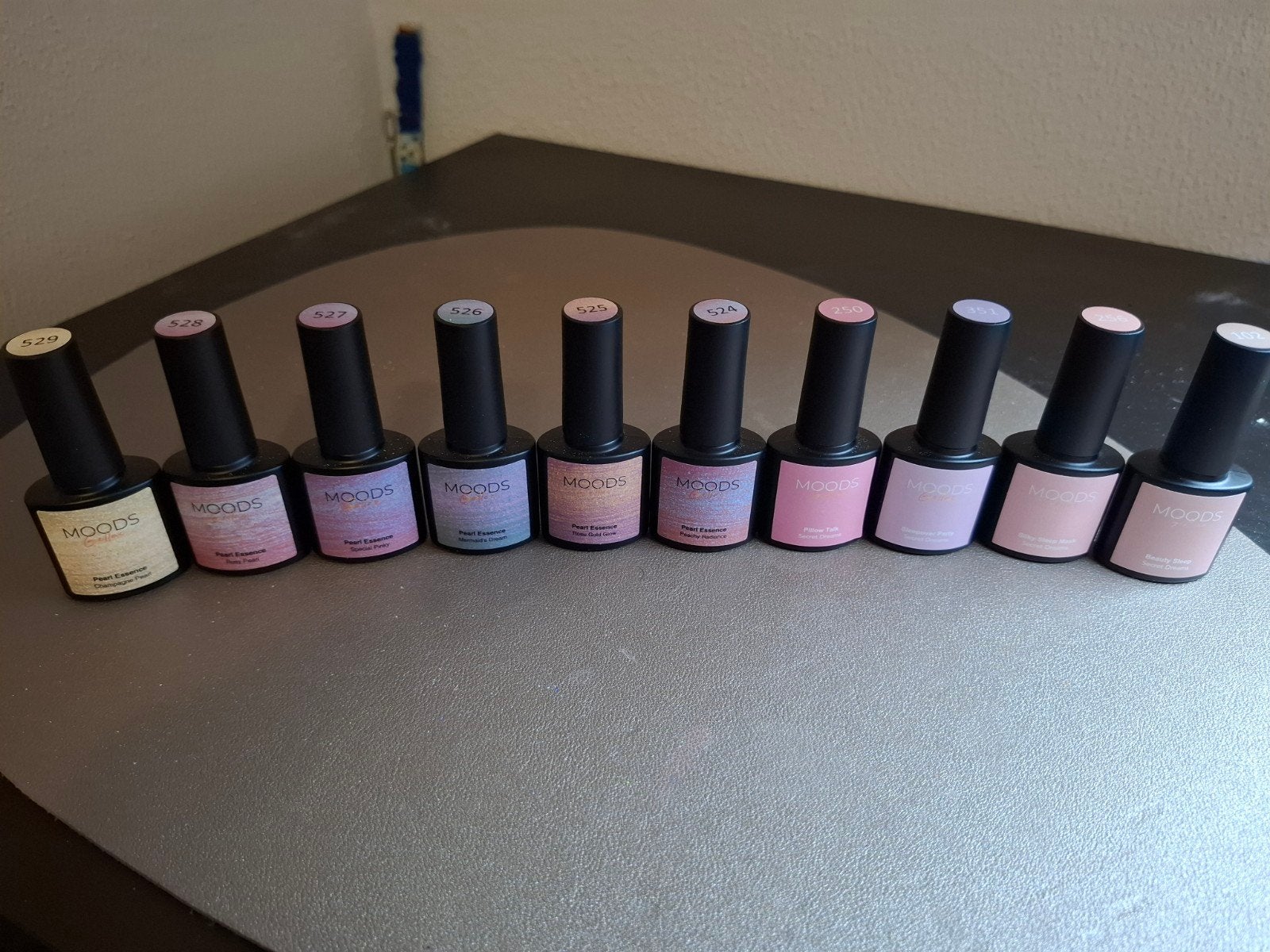 Moods Pearl Collection Gellak Set - 10 kleuren, Ophalen of Verzenden, Zo goed als nieuw, Handen en Nagels, Make-up