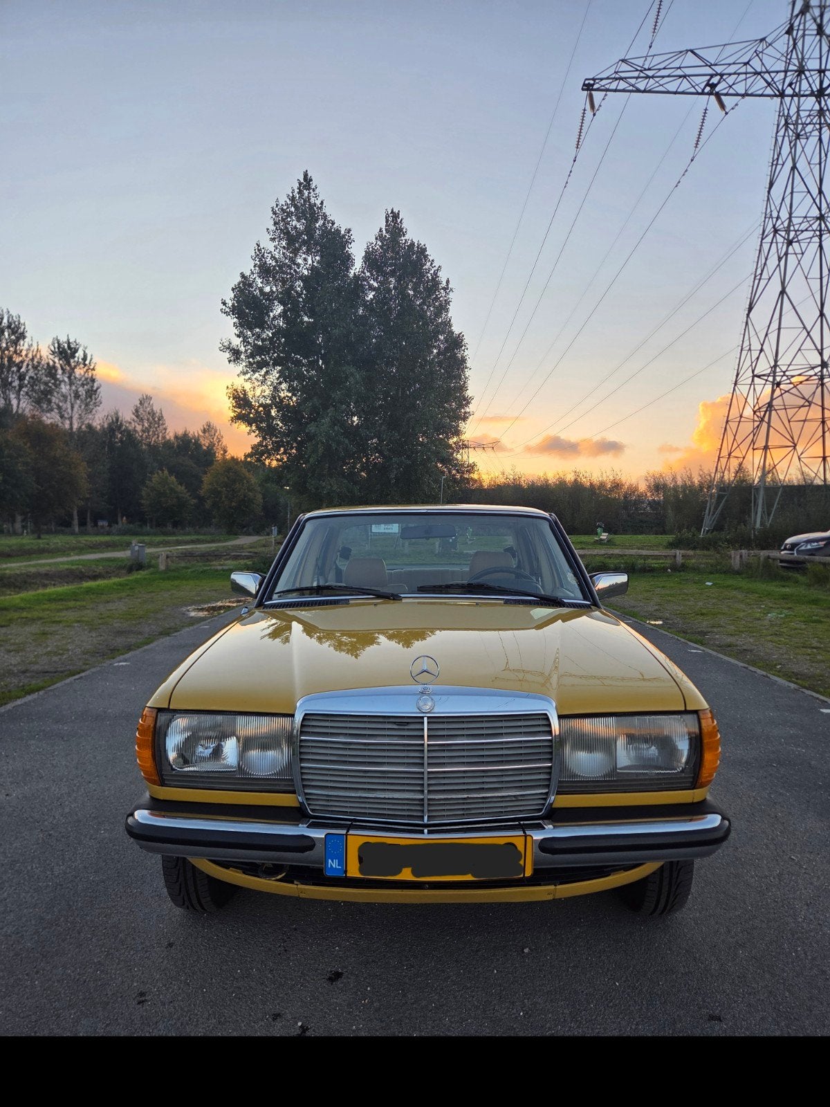 Mercedes W123 240D 1983 Wegenbelastingvrij Milieu zone vrij, Auto's, Beige, 4 cilinders, Geel, Particulier