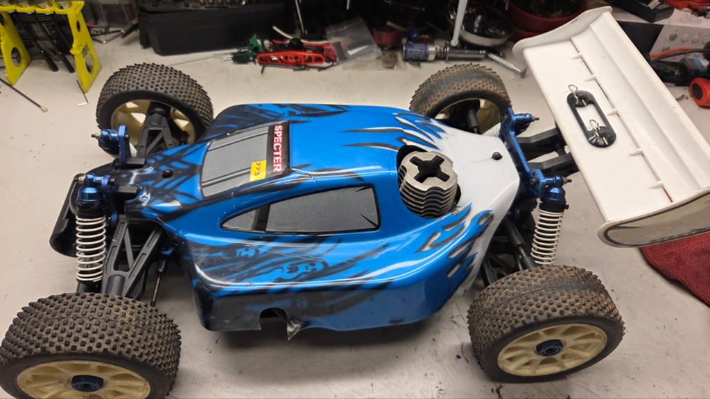 Te koop mooie carson specter, Gebruikt, Ophalen of Verzenden, Auto onroad, Schaal 1:8