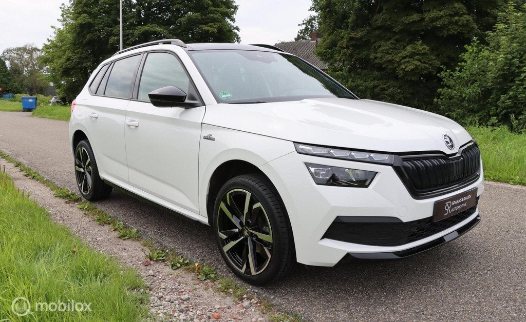 Skoda Kamiq 1.5 TSI ACT Monte Carlo / Pano / Nieuwstaat, Auto's, Stof, Zwart, 4 cilinders, 150 pk