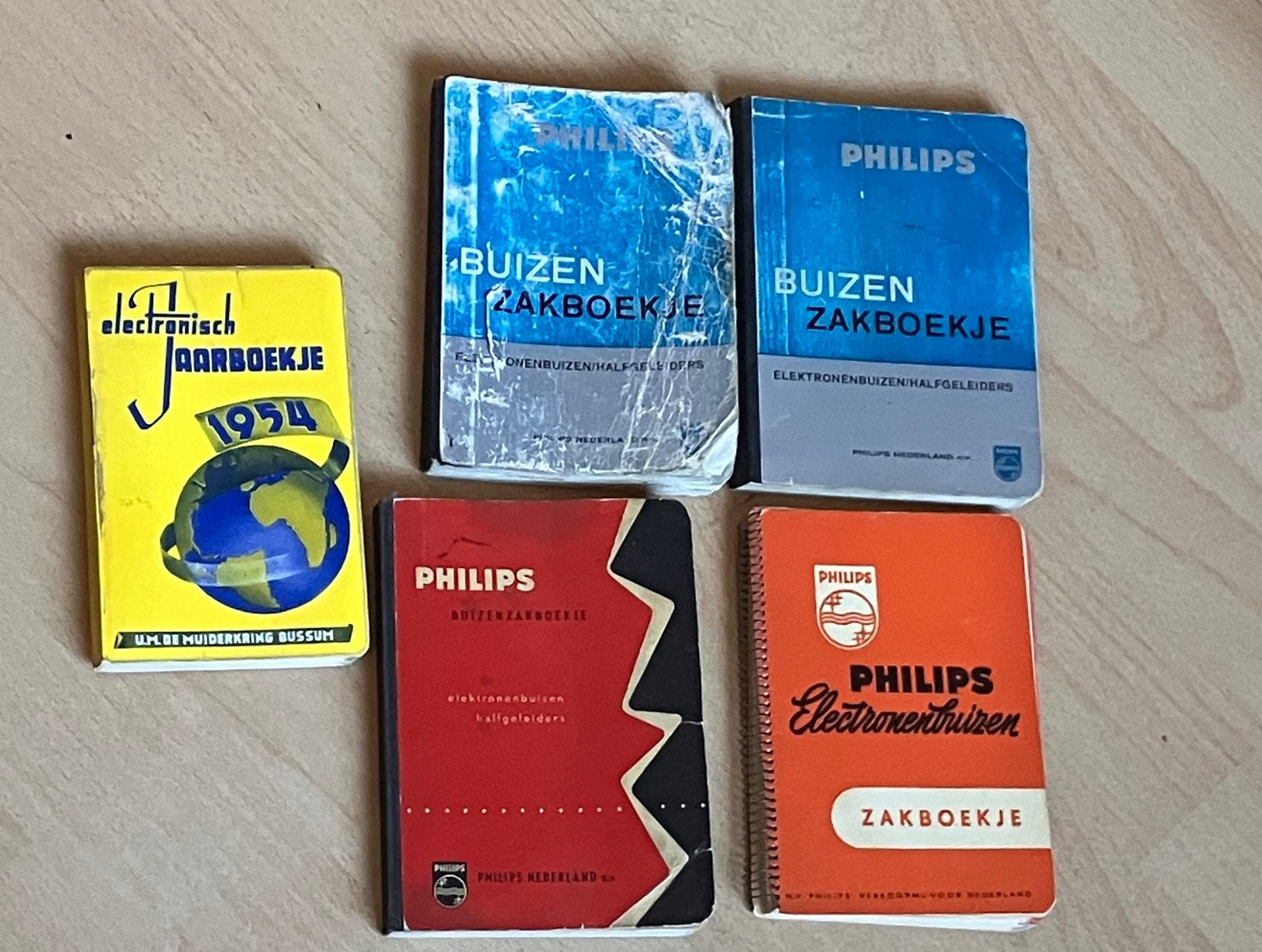 Philips handboekjes buizen en transistoren, Ophalen of Verzenden, Gebruikt