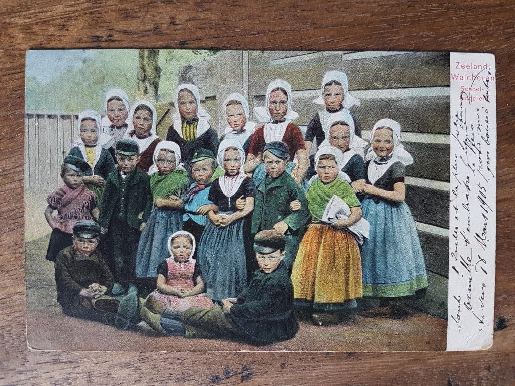 Ansichtkaart Zeeland Walcheren Schoolkinderen Klederdracht, Verzamelen, Ansichtkaarten | Nederland, Ophalen of Verzenden, Voor 1920