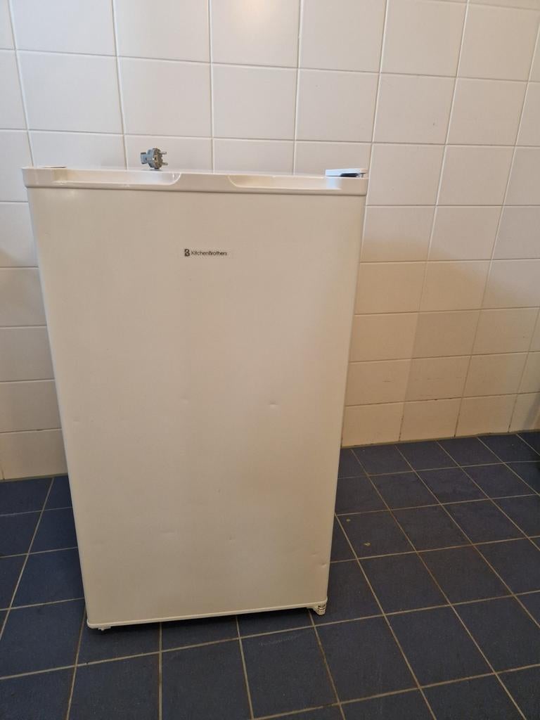 Nieuwe koelkast met lichte schade - KitchenBrothers, Witgoed en Apparatuur, Koelkasten en IJskasten, Zonder vriesvak, Minder dan 85 cm