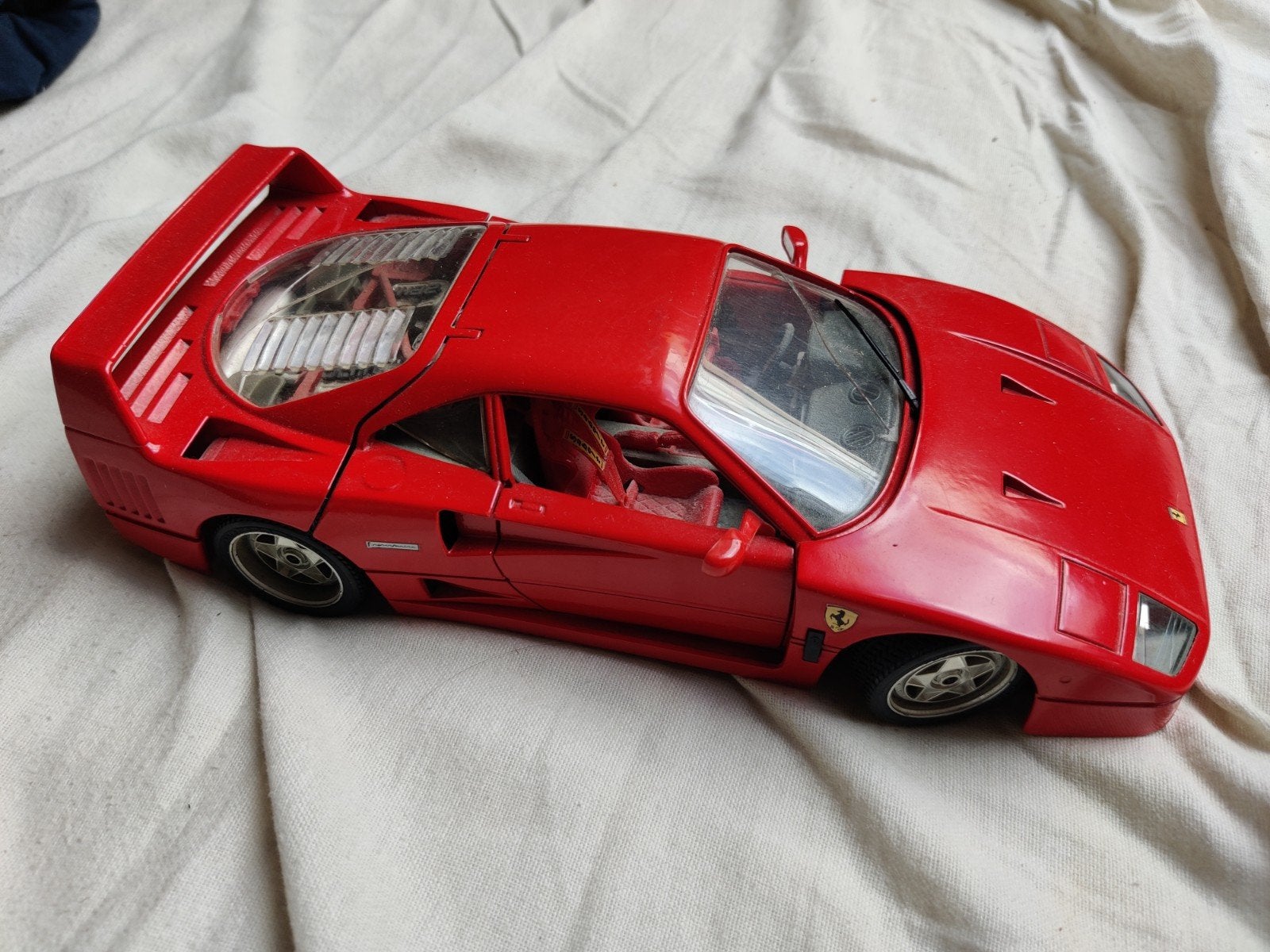 Ferrari F40 modelauto - Rood, zo goed als nieuw, Overige merken, Auto, 1:32 tot 1:50, Ophalen of Verzenden