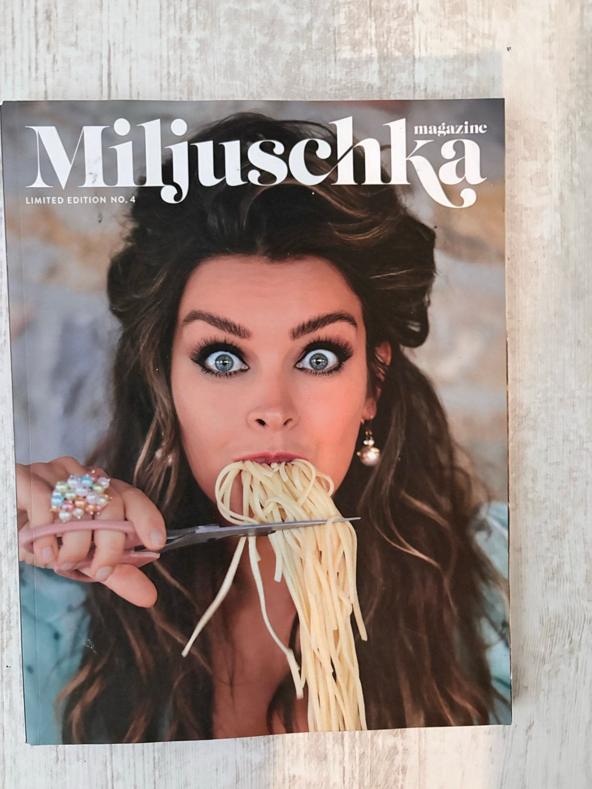 Miljuschka Magazine Limited Edition No. 4, Ophalen of Verzenden, Zo goed als nieuw, Damesbladen