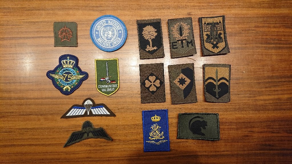 Partij NL militaire emblemen en badges – KL, KLu, VN, Ophalen of Verzenden, Landmacht, Nederland, Embleem of Badge