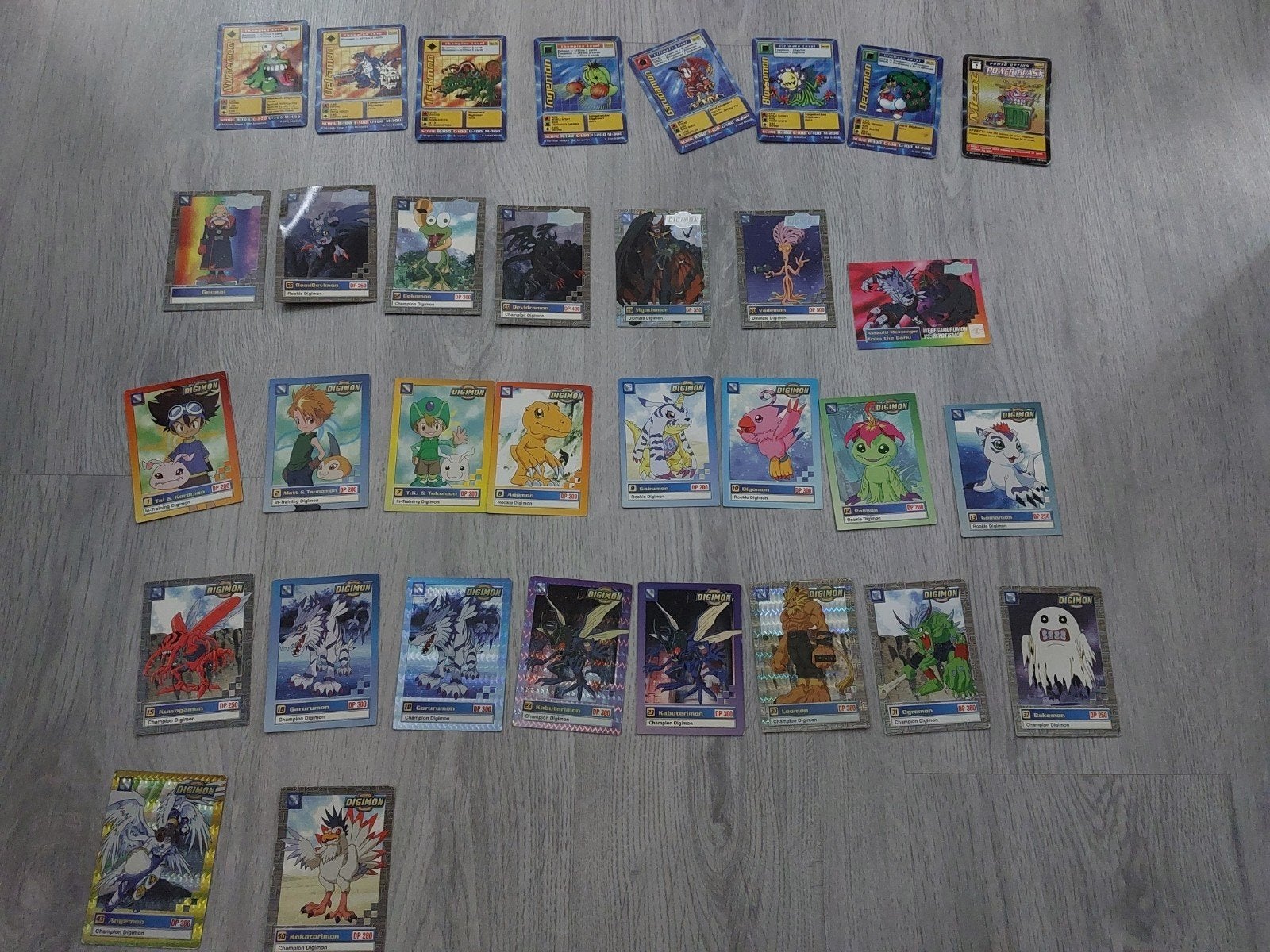 33 Digimon cards!, Hobby en Vrije tijd, Verzamelkaartspellen | Overige, Ophalen of Verzenden, Gebruikt, Meerdere kaarten, Foil