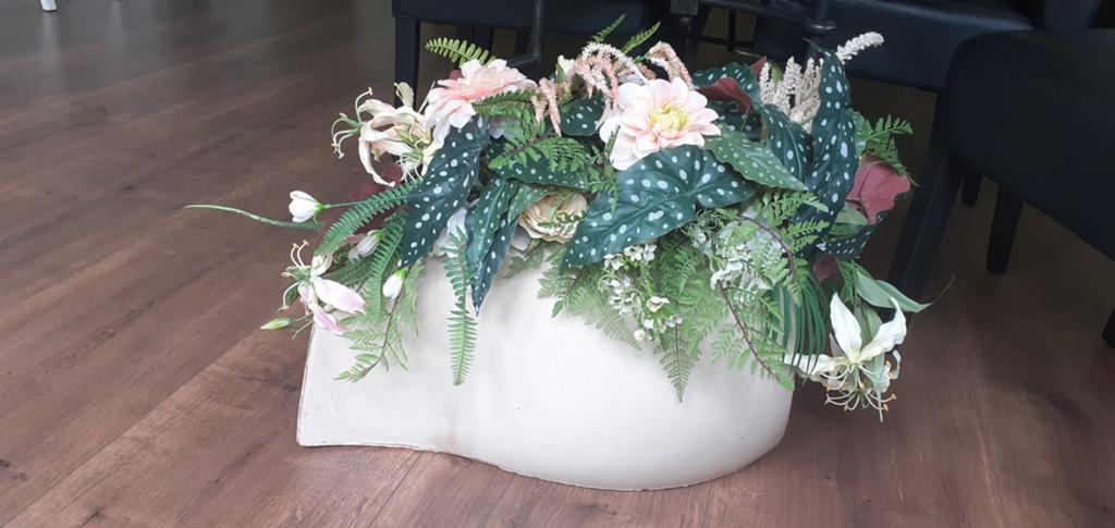 Groot houdbaar bloemstuk., Ophalen