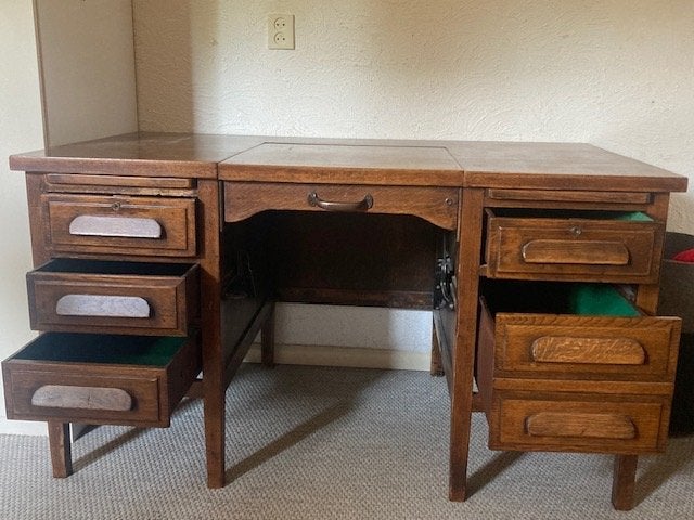 Antiek bureau met diversen lades, Ophalen