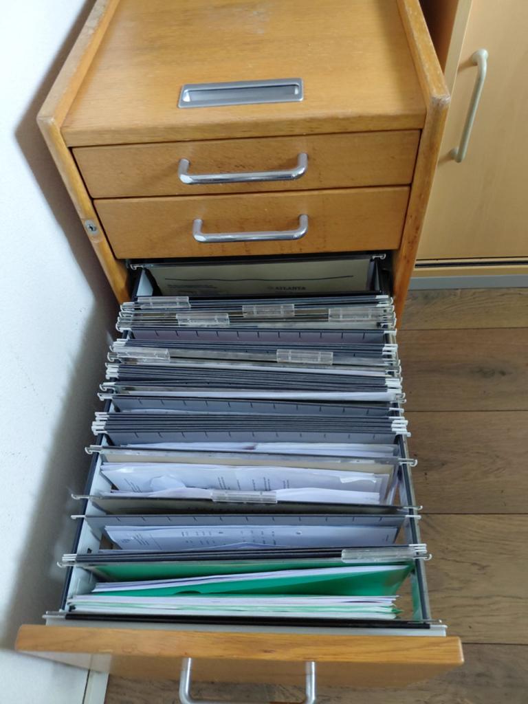 Houten ladeblok met 2 laden en 1 archieflade op wieltjes, Minder dan 50 cm, Gebruikt, 1 of 2 laden, Ophalen of Verzenden