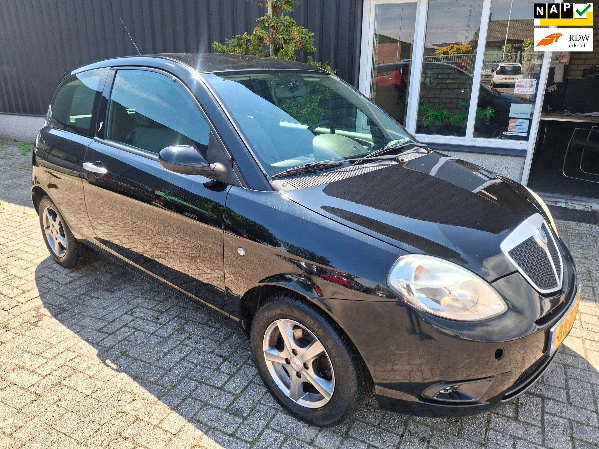 Lancia Ypsilon 1.2 Argento * AIRCO *, Voorwielaandrijving, Gebruikt, Zwart, Origineel Nederlands