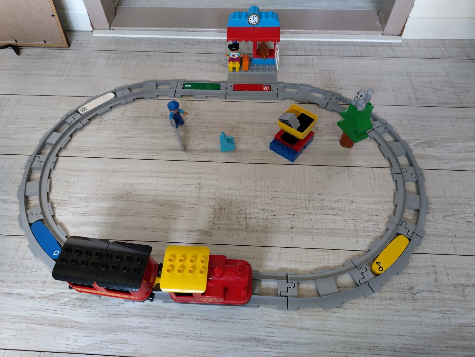 Complete LEGO Duplo Stoomtrein Set 10874 met doos en boekje, Inclusief instructies, Ophalen of Verzenden, Zo goed als nieuw, Duplo