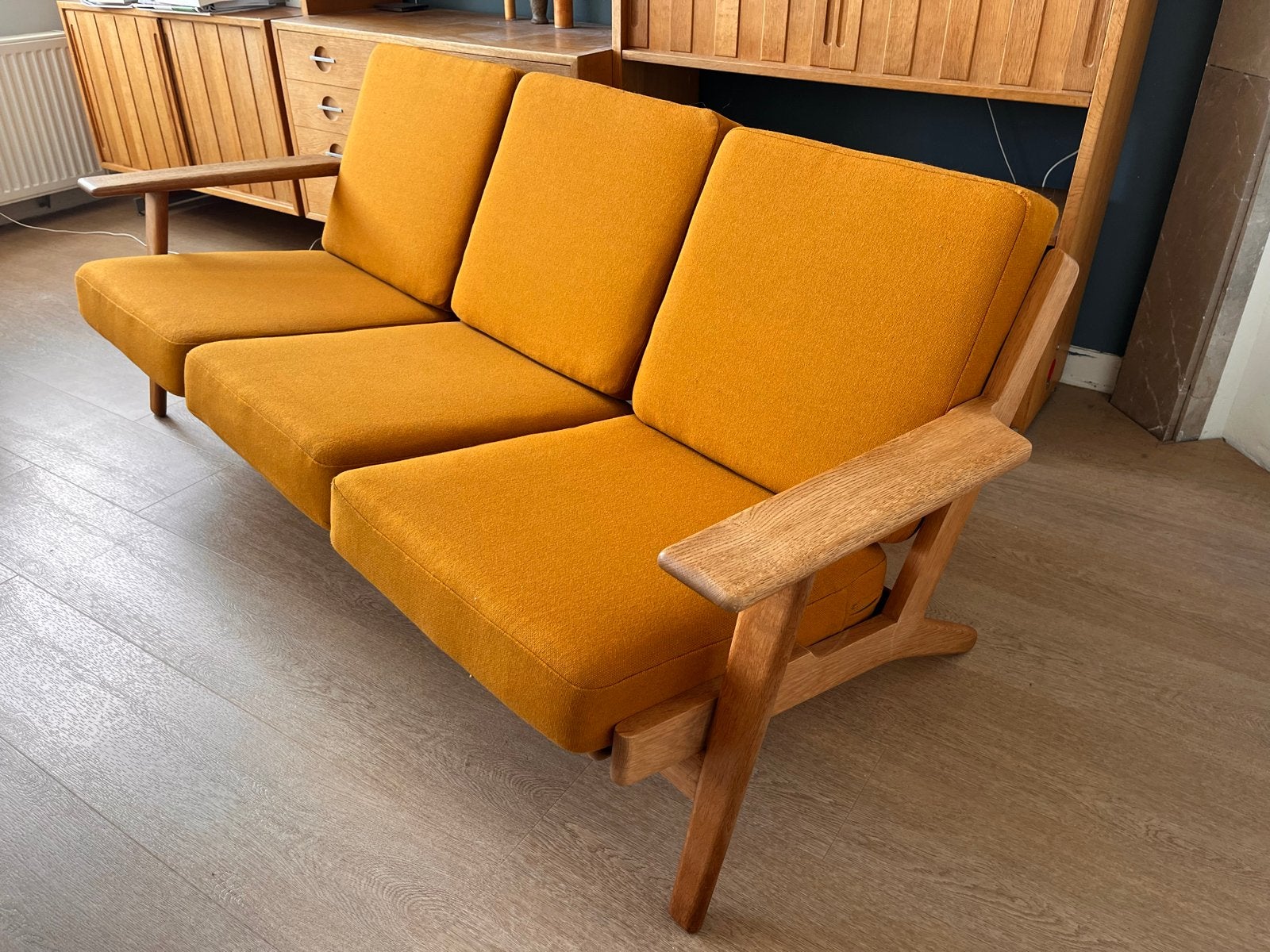 Hans J. Wegner GE290 driezitsbank Getama met kvadrat stof, Huis en Inrichting, Ophalen, Zo goed als nieuw, 75 tot 100 cm, Stof
