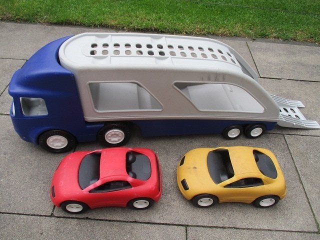 little tikes autotransporter met 2 auto s, Ophalen, Gebruikt