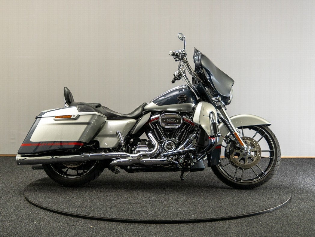 Harley-Davidson FLHXSE CVO Street Glide (bj 2019), Motoren, Motoren | Harley-Davidson, Bedrijf, Overig, LED Verlichting, Laan van Vredenoord 33
2289 DA  Rijswijk ZH, NL
