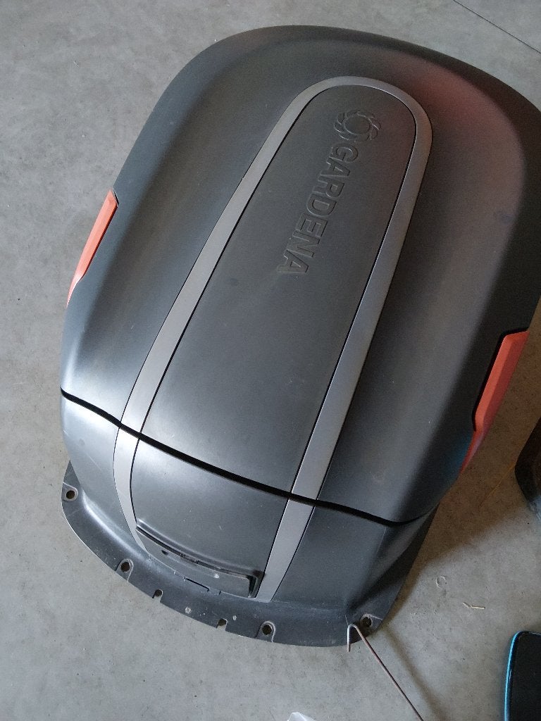 gardena robotmaaier garage, Tuin en Terras, Ophalen, Zo goed als nieuw, Minder dan 30 cm