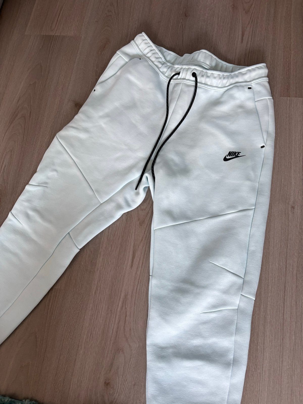 Nike Tech Fleece Broek - Lichtblauw - Maat L, Kleding | Heren, Sportkleding, Maat 52/54 (L), Blauw, Ophalen of Verzenden, Zo goed als nieuw