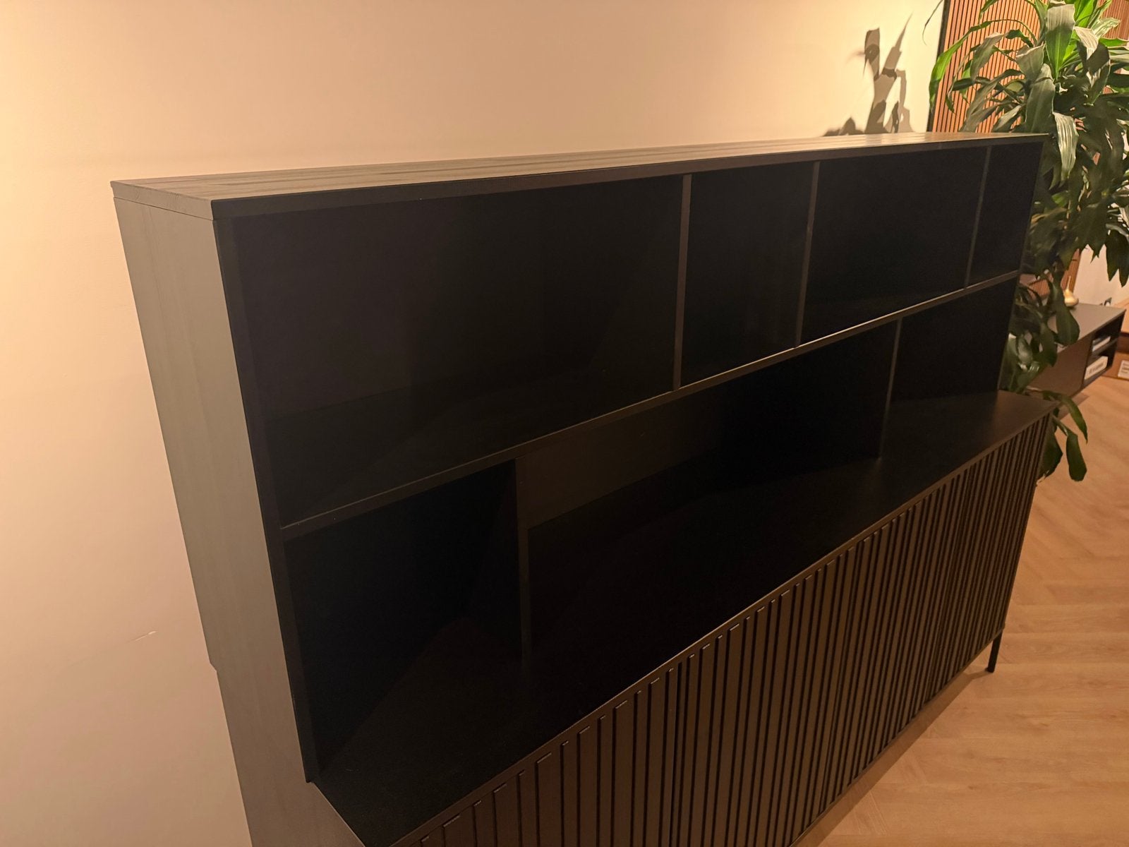 Woods Gravure Opzetkast Grenen Zwart, Ophalen, Met plank(en), 150 tot 200 cm, Nieuw