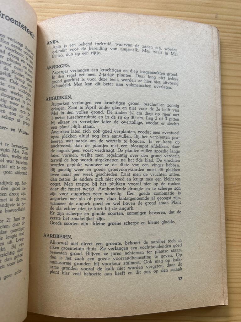 Uit Eigen Tuin - H.B. Hafkamp (1947), Ophalen of Verzenden, Gelezen, Moestuin