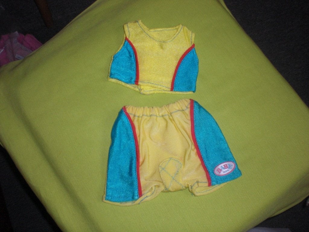 baby born kleertjes €4  per foto, Kinderen en Baby's, Speelgoed | Poppen, Ophalen of Verzenden, Zo goed als nieuw, Babypop