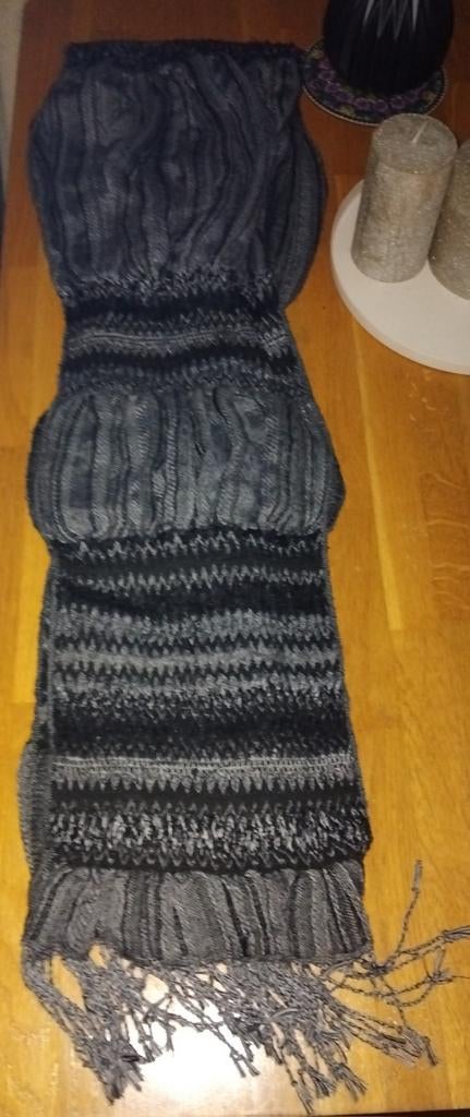 Zwarte gebreide sjaal met franjes, Kleding | Dames, Mutsen, Sjaals en Handschoenen, Maat 46/48 (XL) of groter, Ophalen of Verzenden