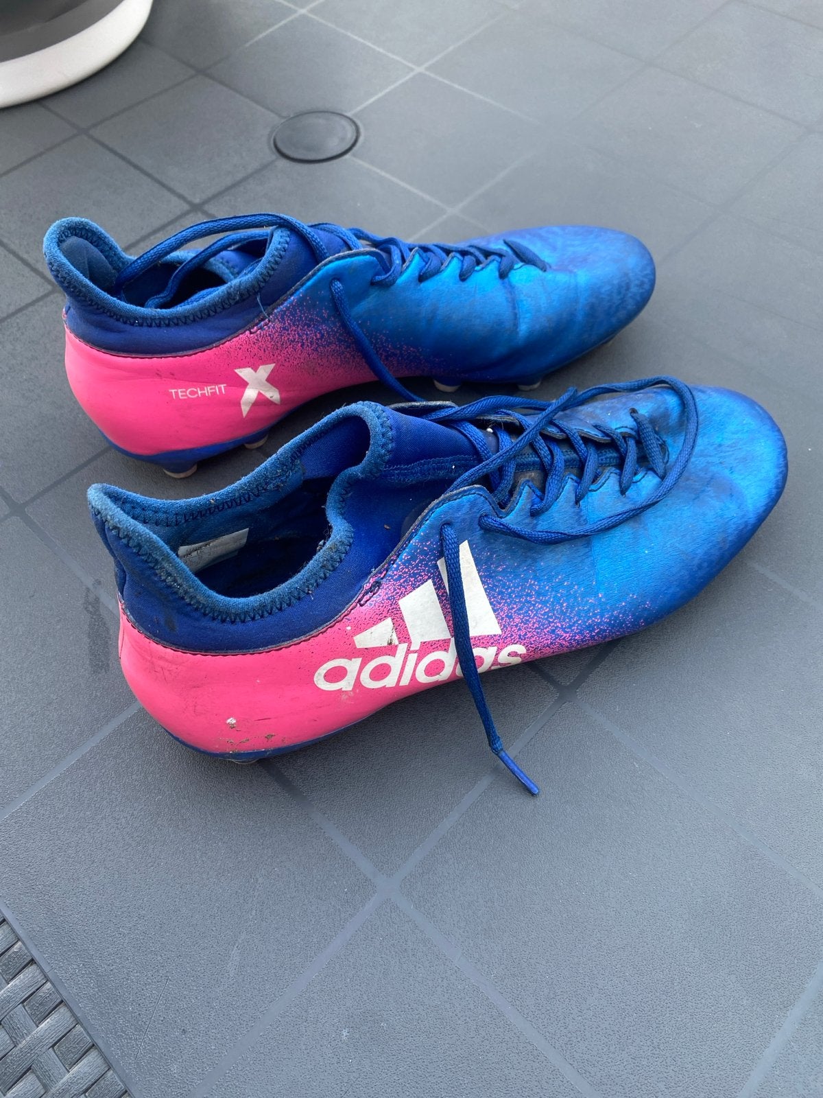 Adidas Voetbalschoenen Maat 43 - Blauw/Roze, Ophalen of Verzenden, Gebruikt, Schoenen