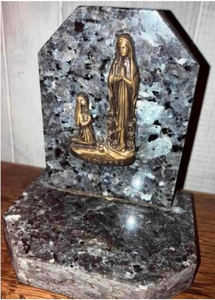 Lourdes Maria met Bernadette,zwaar marmer, Antiek en Kunst, Ophalen of Verzenden